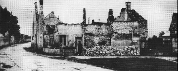 Ruines de Maillé après le massacre du 25 août 1944.