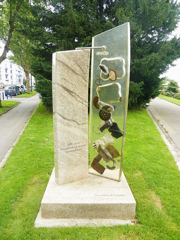 Brest: 'To the victims of asbestos' monument, boulevard Jean Moulin, near the arsenal.