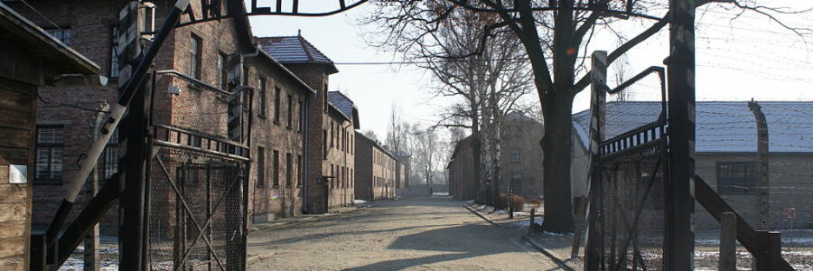 Photo de l'entrée du camp d'Auschwitz près de Cracovie en Pologne.