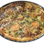 Salty tart with mushrooms, leeks and camembert.