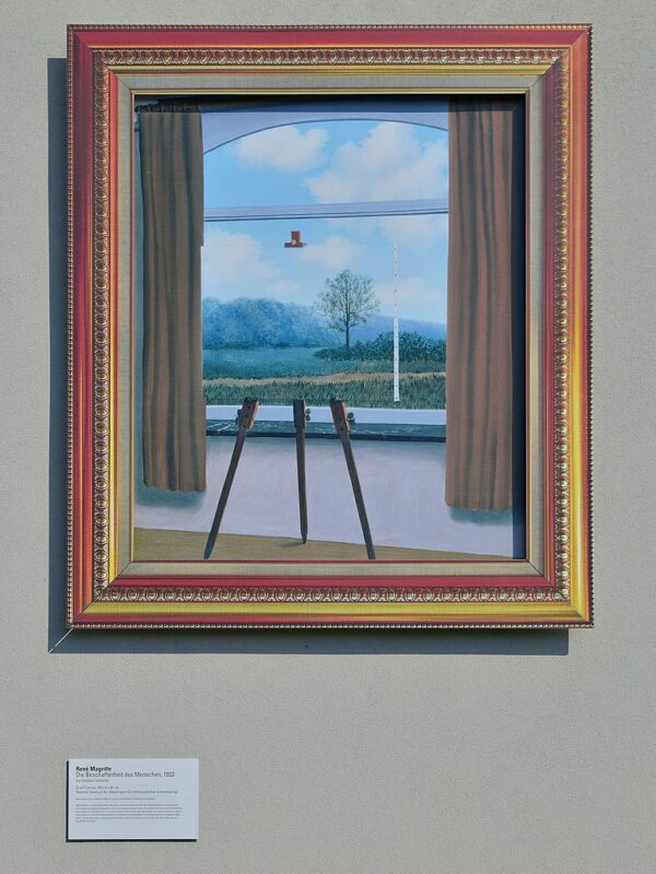 Photo du tableau "La nature de l'homme" de René Magritte, 1933.