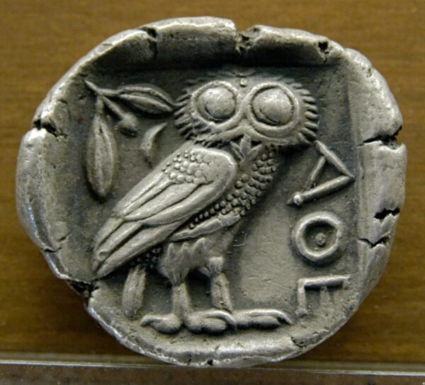 Chouette de trois-quarts à droite. Revers d'un tétradrachme d'argent d'Athènes, vers 480-420 av. J.-C.