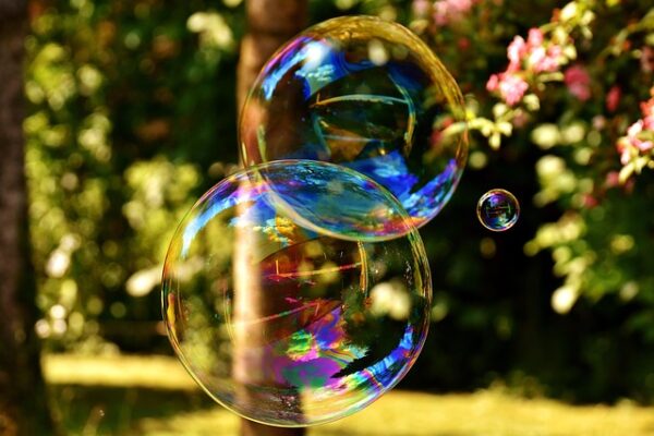 Bulles de savon, gigantesque, grand, multicolores. Alexas_Fotos. Licence Pixabay.